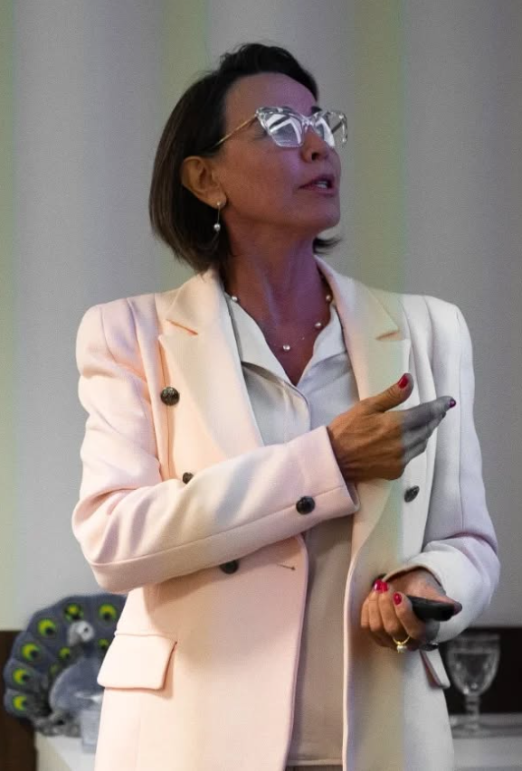 Dra. Milca Kley Silva - Especialista em Odontologia Estética e Restauradora